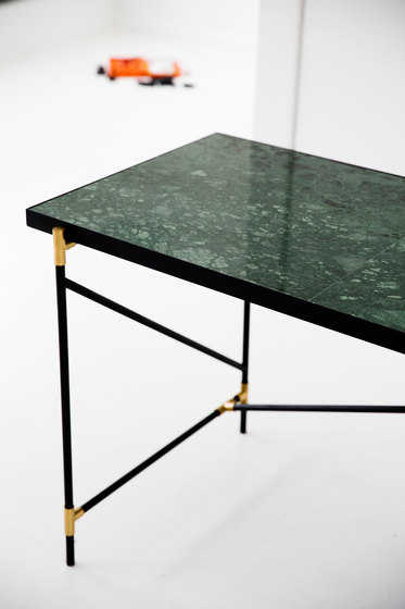 Desk BRASS on BLACK - Green Marble | Tables de repas | HANDVÄRK