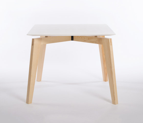 Private Space Dining Table Ash 90 | Dining tables | ellenberger