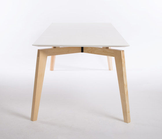 Private Space Dining Table Ash 240 | Dining tables | ellenberger