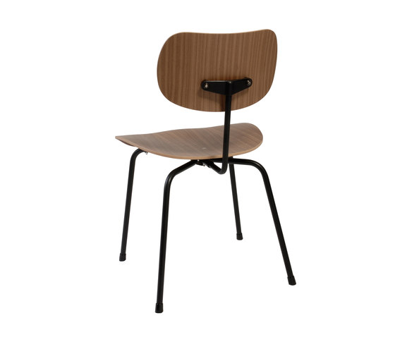 SE 68 walnut | Chairs | Wilde + Spieth