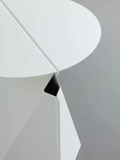 Kaiser Side Table | Tables d'appoint | S+ Systemmöbel