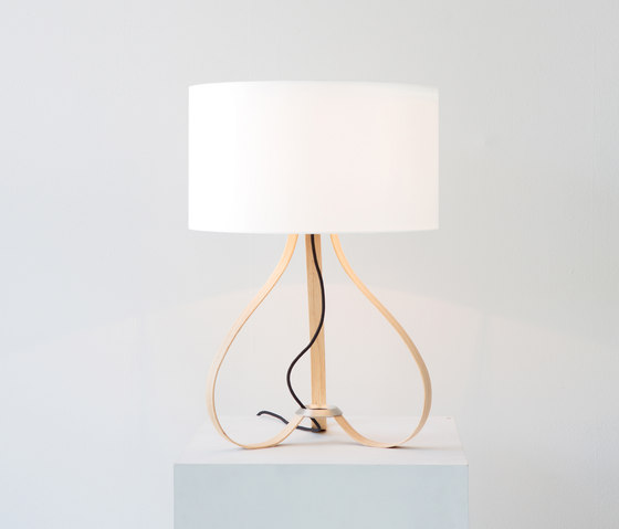 Yun table lamp oak | Lámparas de sobremesa | lasfera