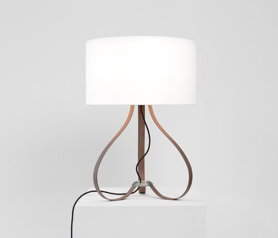 Yun table lamp walnut | Table lights | lasfera