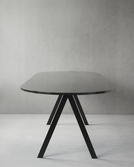 Saw Table marble black rounded | Esstische | Friends & Founders