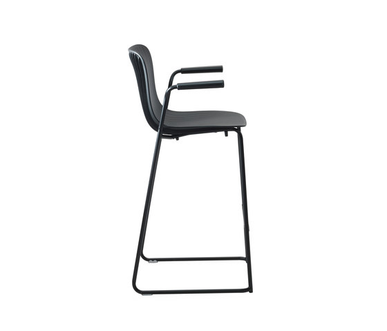 Dragonfly | Stackable stool with armrests | Sgabelli bancone | Segis