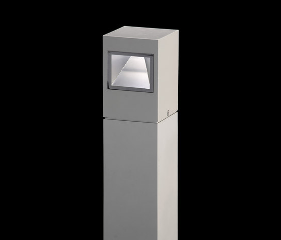 Leo 120 on post / Unidirectional - Transparent Glass | Outdoor floor lights | Ares