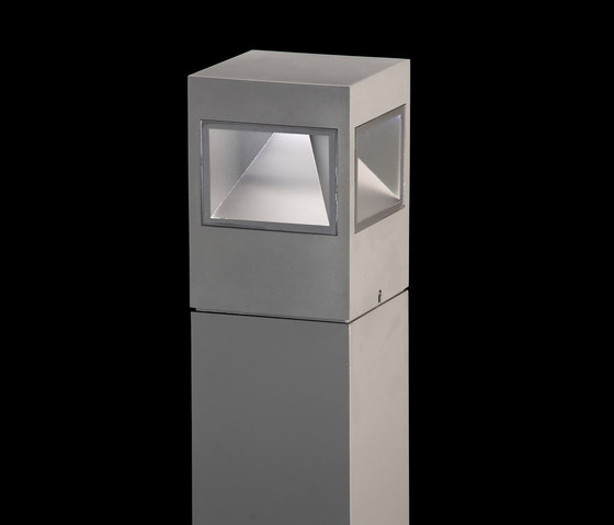 Leo 160 on post / Omnidirectional - Transparent Glass | Outdoor floor lights | Ares