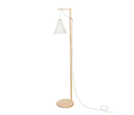 Halsey Floor Lamp | Lámparas de pie | VOLK