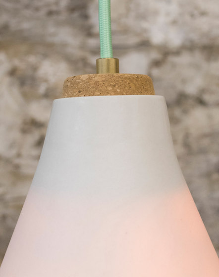 Halsey Floor Lamp | Lámparas de pie | VOLK