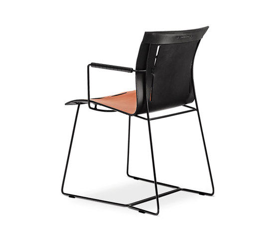 Cuoio chair with armrests | Chaises | Walter K.