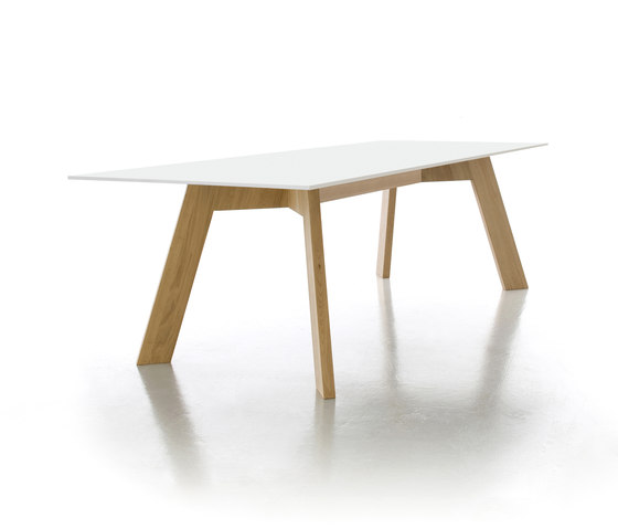 Y-Woman table | Dining tables | conmoto