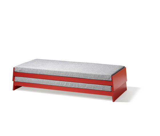 Lönneberga stacking bed | Lits | Richard Lampert