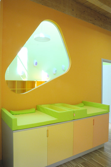 Changing table | Wickeltische | PLAY+