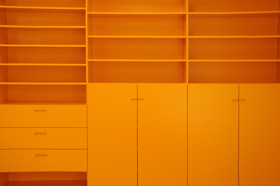 Classrooms "in linea" bookshelf | Étagères | PLAY+