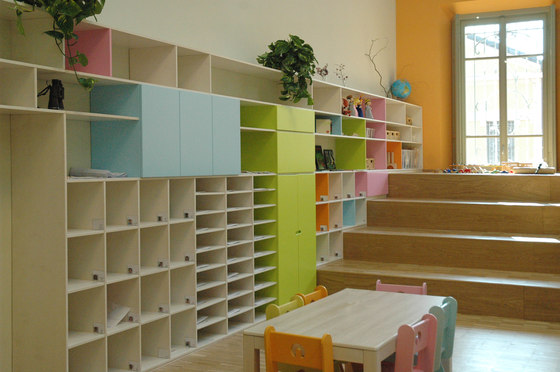 Classrooms "in linea" bookshelf | Shelving | PLAY+