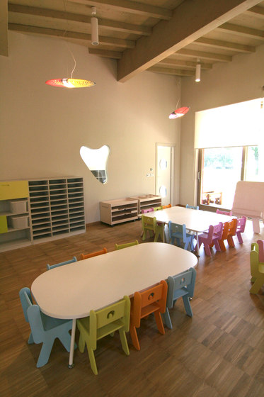 Table rectangular top | Mesas para niños | PLAY+