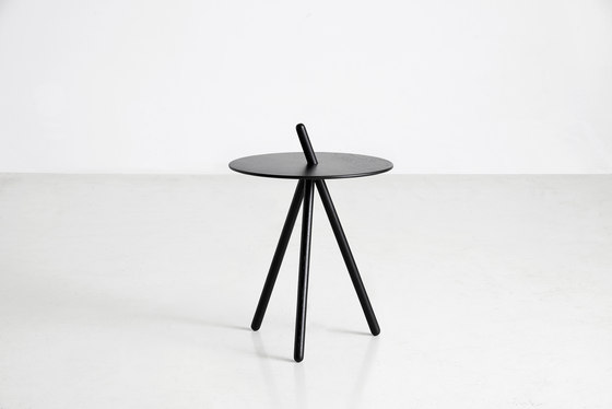 Come Here Side Table | Tables d'appoint | WOUD