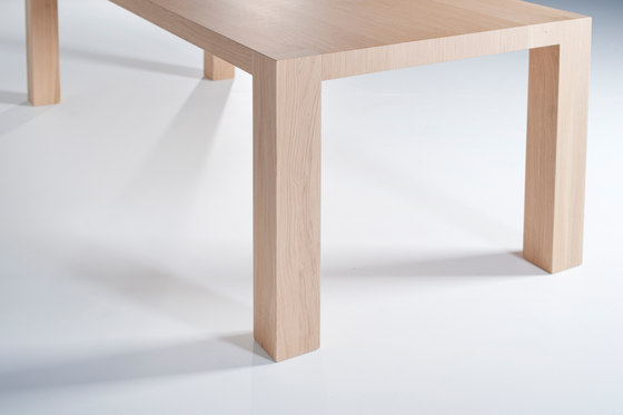 Zus&Zo dining table | Esstische | Van Rossum