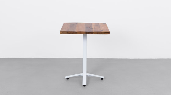Intersecting Cafe Table | Tables de bistrot | Uhuru Design