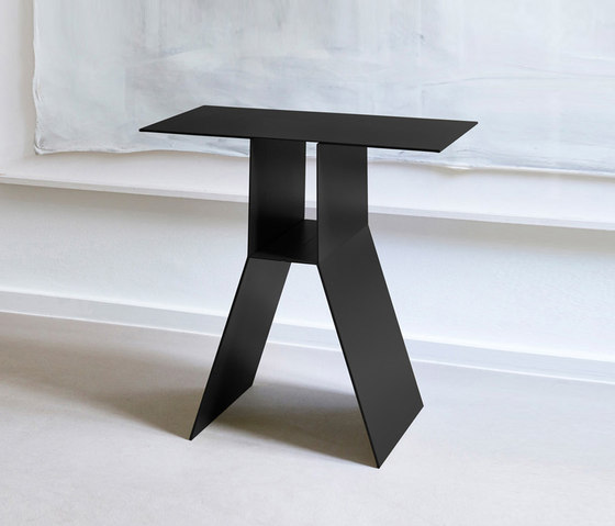 Kanji Side Table | Mesas auxiliares | S+ Systemmöbel