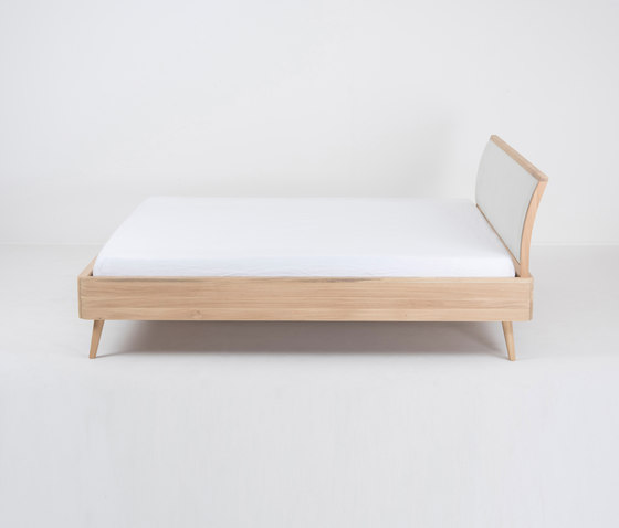 Ena bed | Somieres / Armazones de cama | Gazzda