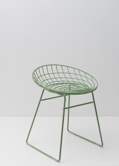 Wire stool KM05 | Stools | Pastoe