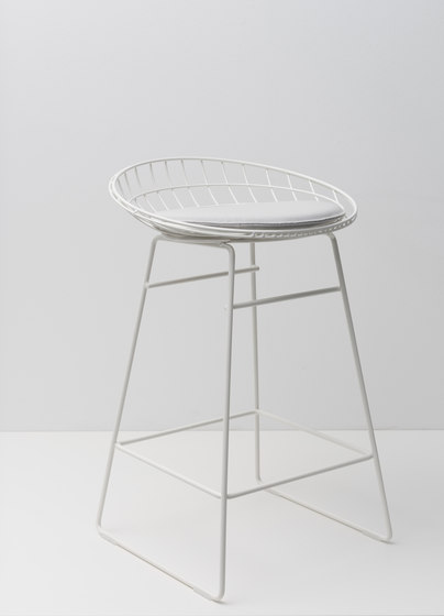 Wire stool KM06 | Stools | Pastoe