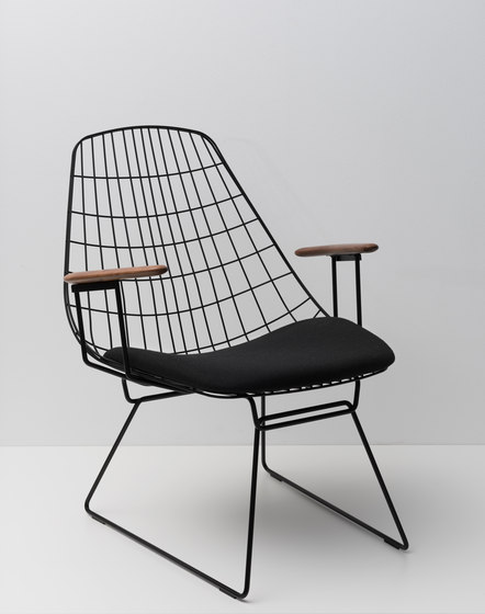 Wire lounge chair FM06 | Chairs | Pastoe