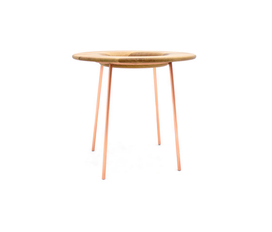 Board side table | Tables d'appoint | PAULO ANTUNES