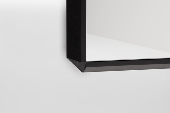 Corner mirror | Specchi | H Furniture