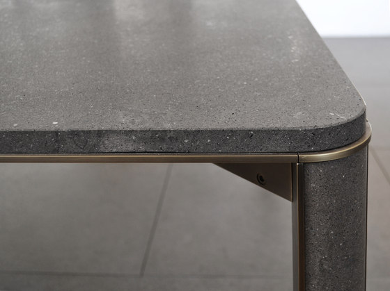Gregorio table in basaltine stone | black | Esstische | mg12
