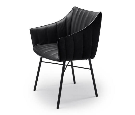 Rubie | Armchair High mit Stahlgestell 4-Fuß von FREIFRAU MANUFAKTUR | Stühle