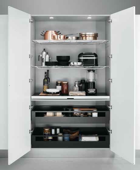 Tall Units | Accessorised pantry unit | Kitchen organization | Arclinea