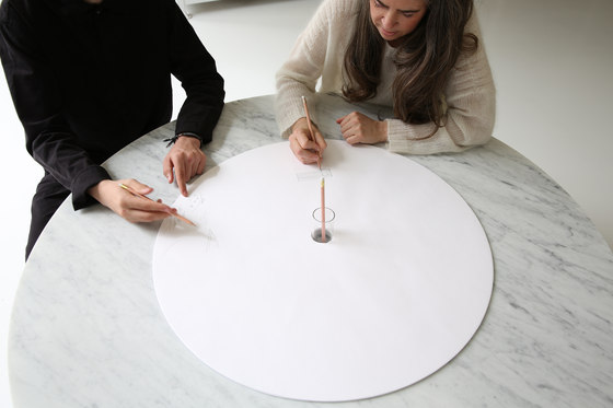 cantilever table circular top | white textile with Carrara marble | Tavoli contract | molo