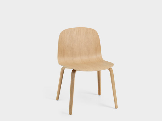 Visu Wide Chair | Wood Base | Chaises | Muuto