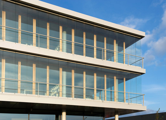 Balcony glasing SL SL Comfort façade | Cerramientos para terrazas / aleros | Solarlux