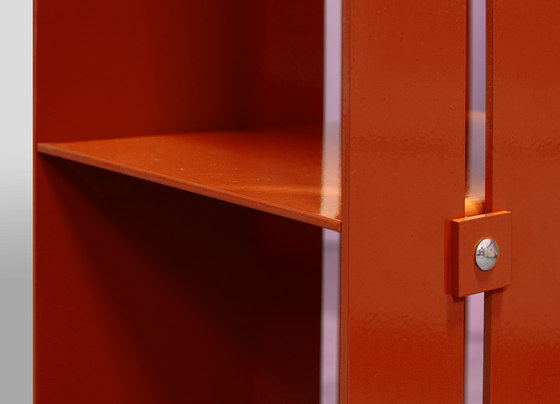 Manhattan Cabinet Shelf Red | Shelving | Röshults