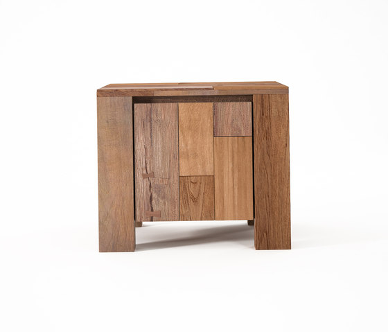 Organik SIDE - BEDSIDE TABLE with DOOR | Tables d'appoint | Karpenter