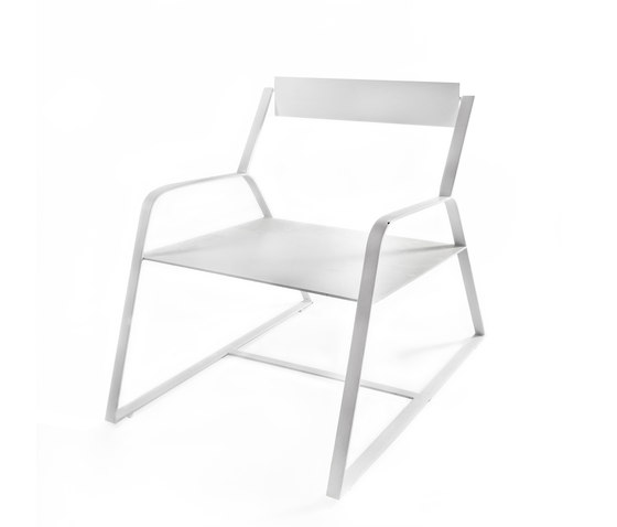 Slitta Chair Antonino red | Armchairs | Serax