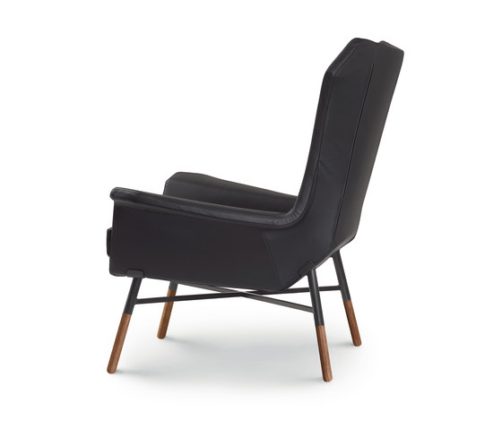 Giulietta Armchair - Leather Version with oak stained inserts | Armchairs | ARFLEX