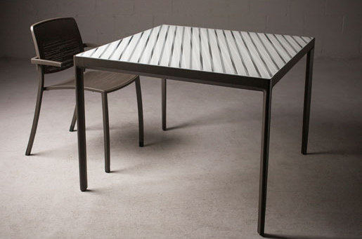 Avivo Tables & Chairs | Tables de repas | Forms+Surfaces®