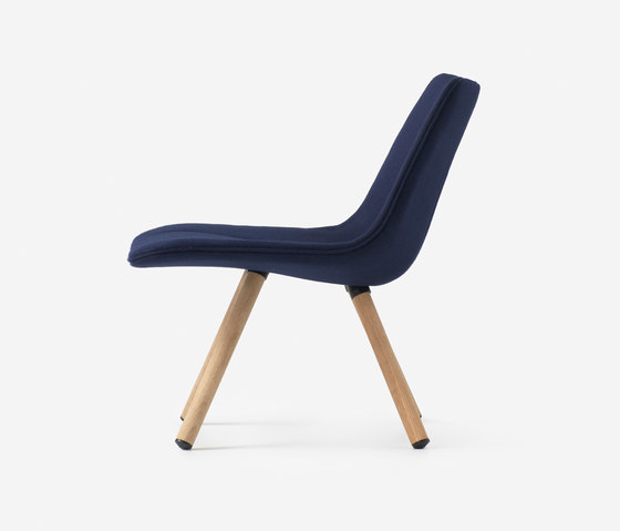 Volley Chair with four legs | Sessel | Resident