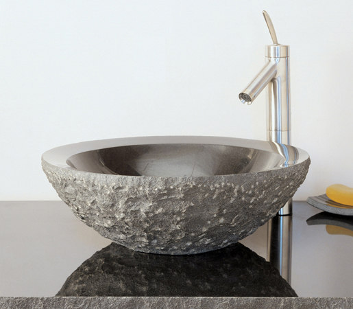 Beveled Round Sink, Chiseled, Black Granite | Lavabos | Stone Forest