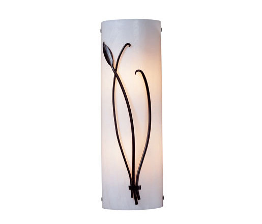 Forged Leaf and Stem Sconce | Appliques murales | Hubbardton Forge