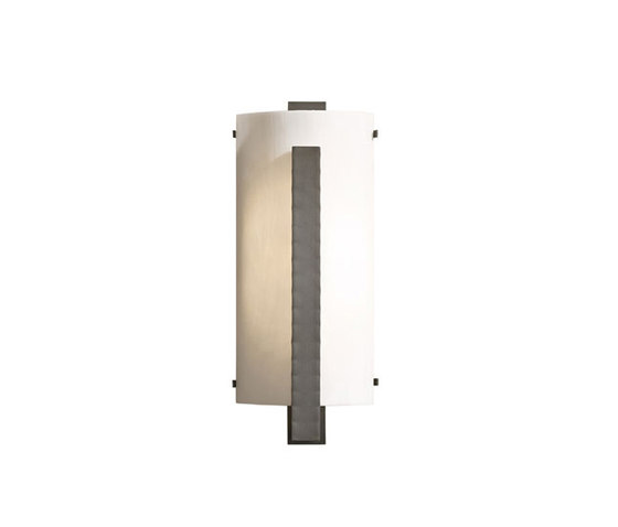 Forged Vertical Bar Sconce | Wandleuchten | Hubbardton Forge