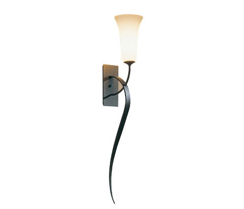Sweeping Taper Large Sconce | Wandleuchten | Hubbardton Forge
