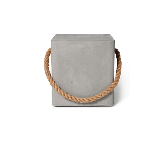 Hold Fast Concrete Cube By Lyon Beton | Sgabelli | Pfeifer Studio