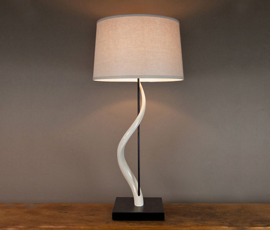 Rythmic Kudu Core Table Lamp | Lámparas de sobremesa | Pfeifer Studio