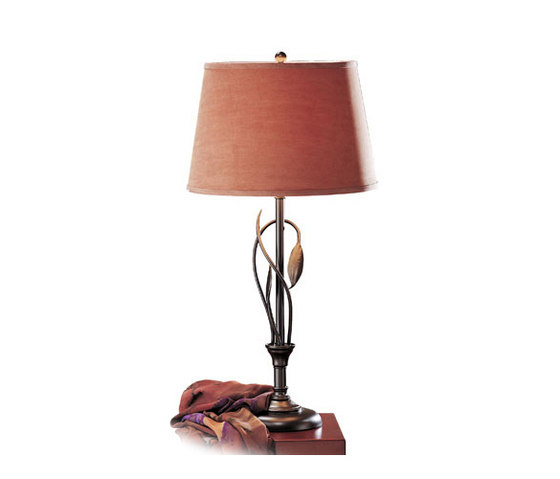 Forged Leaves and Vase Table Lamp | Tischleuchten | Hubbardton Forge