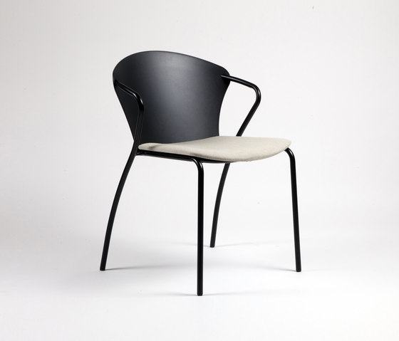 Bessi | Chaises | House of Finn Juhl - Onecollection